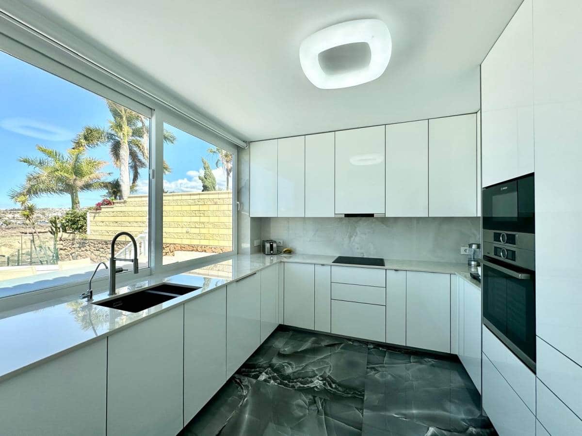 4 soveværelse Villa til salg i Playa del Duque - € 2.350.000 (Ref: 8861634)