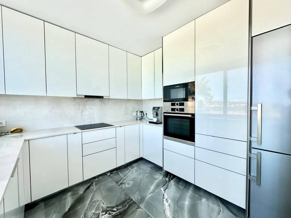 4 soveværelse Villa til salg i Playa del Duque - € 2.350.000 (Ref: 8861634)