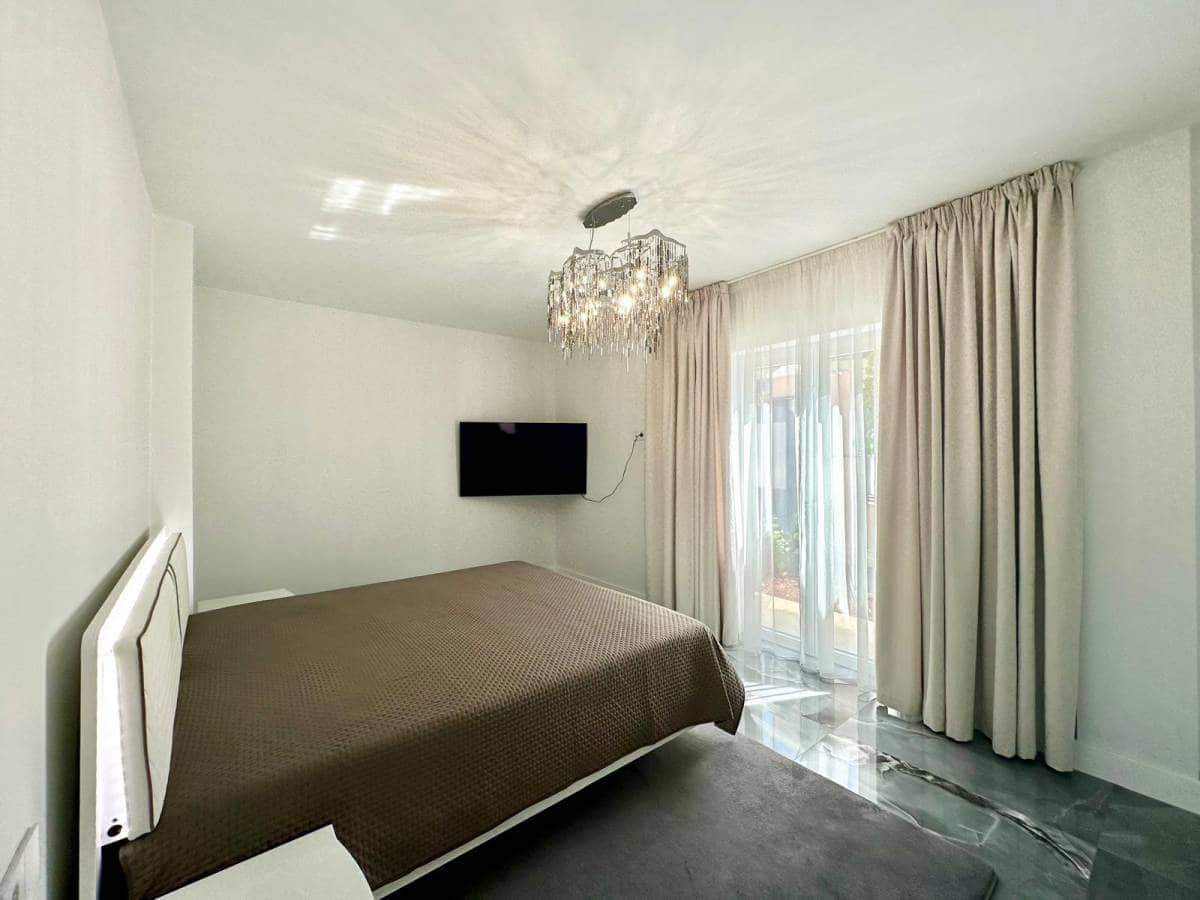 4 soveværelse Villa til salg i Playa del Duque - € 2.350.000 (Ref: 8861634)