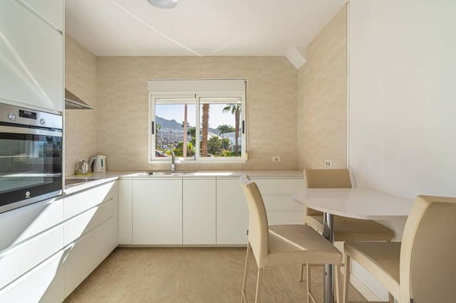 2 soveværelse Byhus til salg i Playa del Duque, Adeje - € 625.000 (Ref: 8862122)