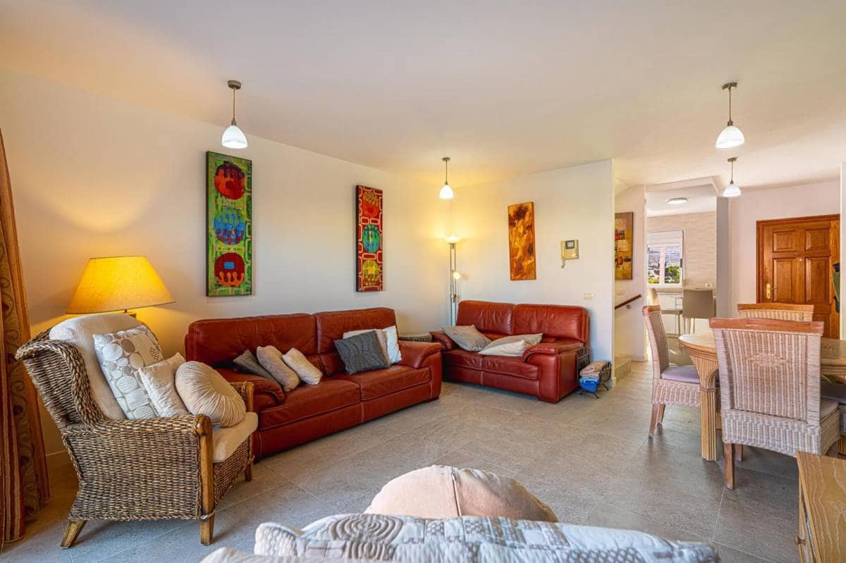 2 bedroom Townhouse for sale in Playa del Duque - € 625,000 (Ref: 8862122)