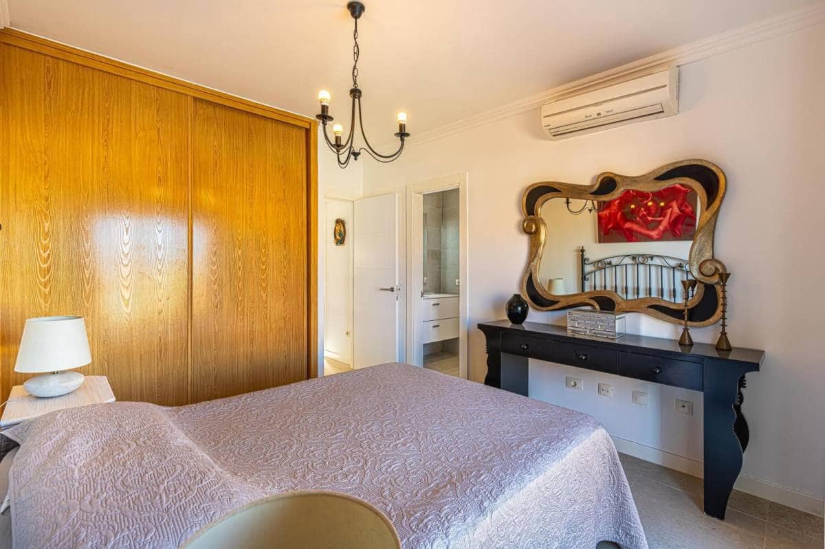 2 bedroom Townhouse for sale in Playa del Duque - € 625,000 (Ref: 8862122)