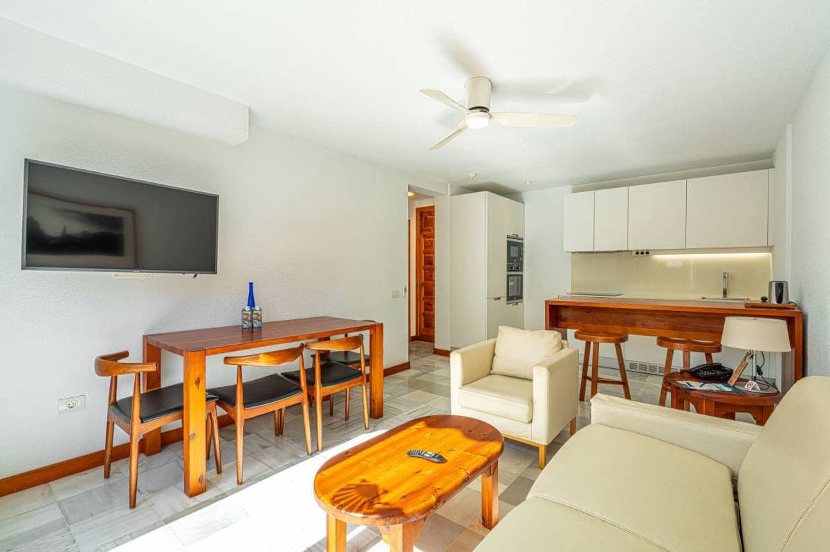 1 bedroom Apartment for sale in Playa de las Americas - € 441,000 (Ref: 8862123)