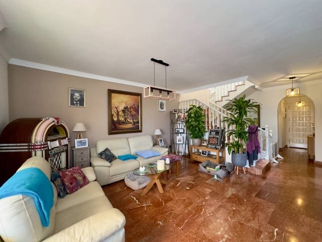 4 soveværelse Villa til salg i Casco Urbano, Adeje - € 710.000 (Ref: 8880898)