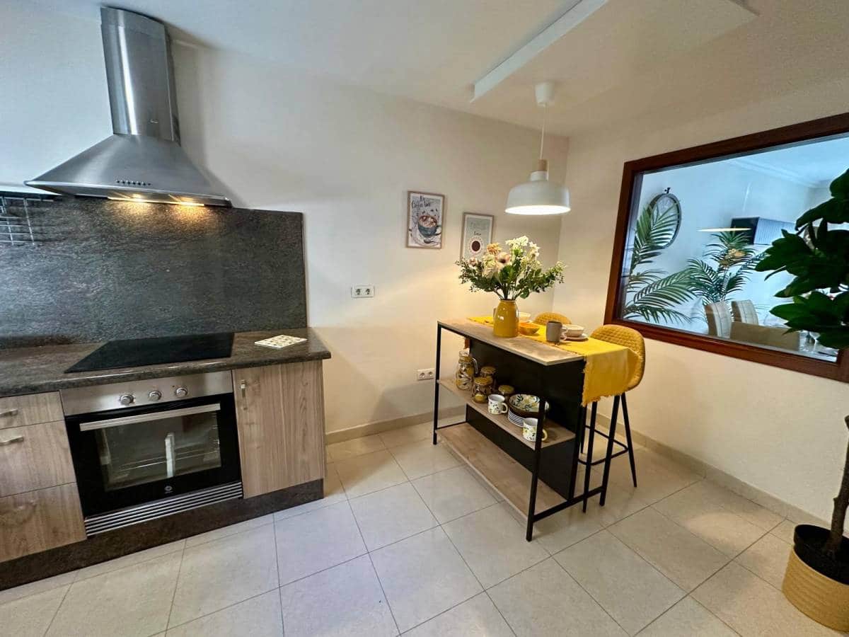 4 bedroom Townhouse for sale in Los Cristianos - € 690,000 (Ref: 8925345)