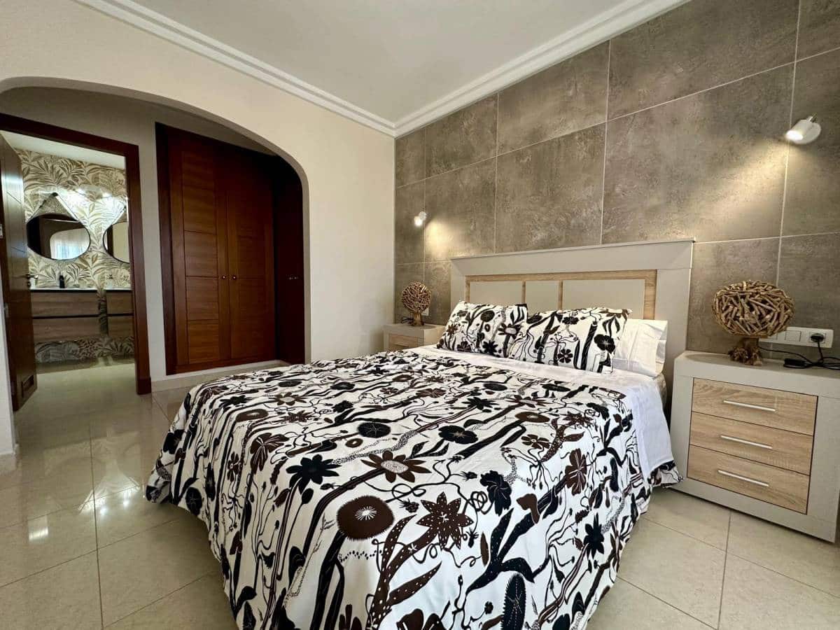 4 bedroom Townhouse for sale in Los Cristianos - € 690,000 (Ref: 8925345)
