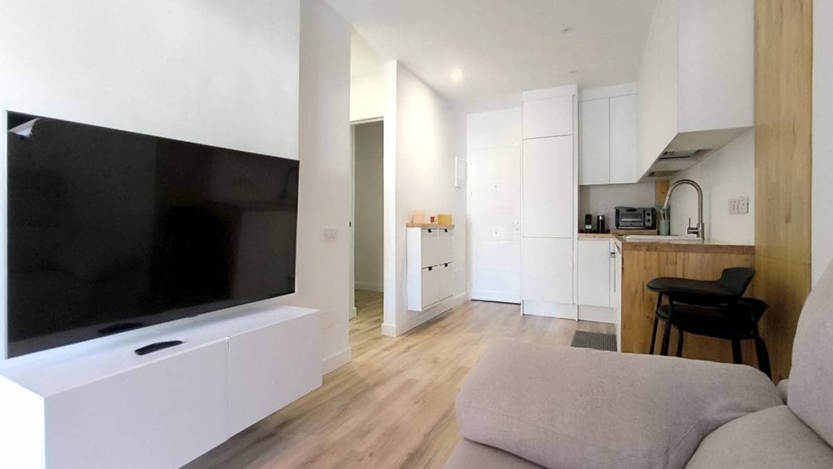 2 bedroom Apartment for sale in Los Cristianos - € 350,000 (Ref: 8928376)