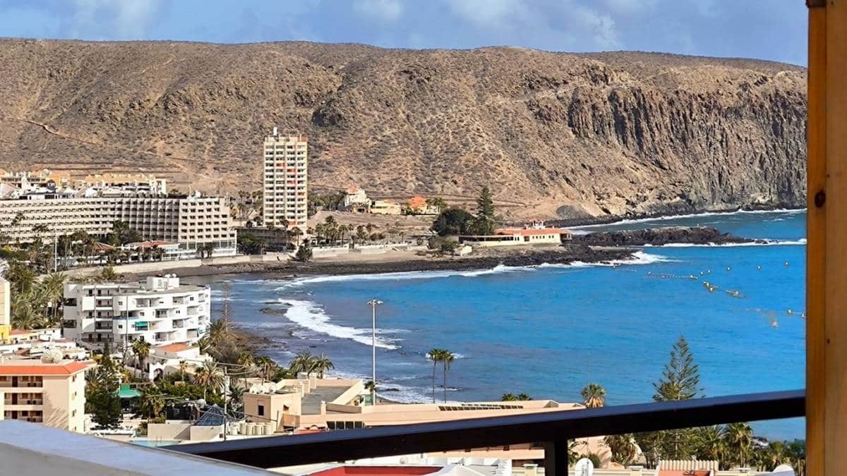 2 bedroom Apartment for sale in Los Cristianos - € 350,000 (Ref: 8928376)