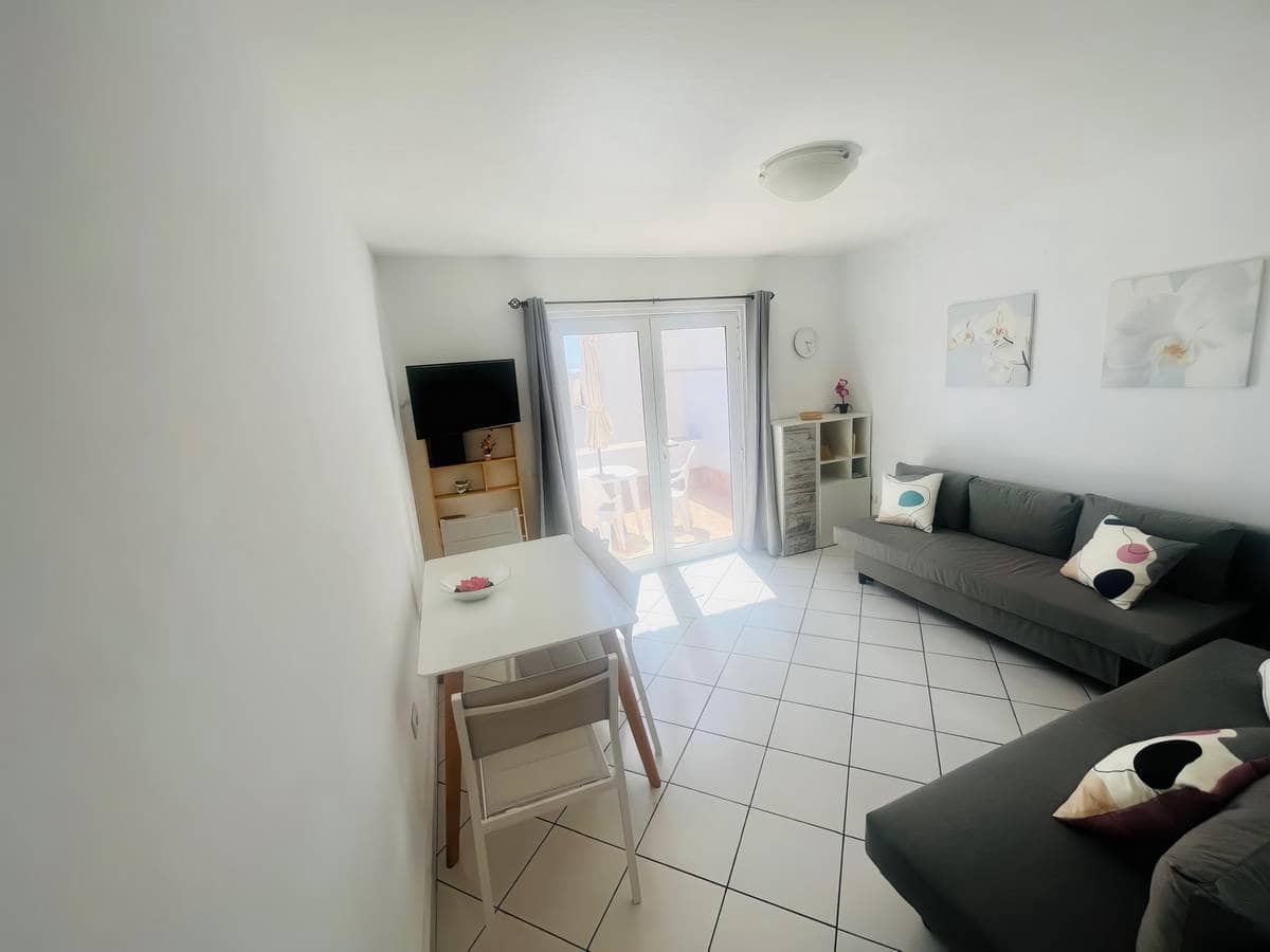 Apartment for sale in Costa Adeje - € 270,000 (Ref: 8967265)