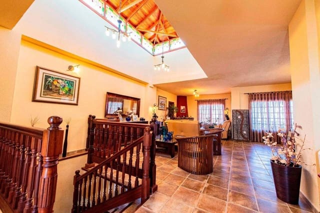 3 soveværelse Villa til salg i Chayofa, Arona - € 827.000 (Ref: 9000366)