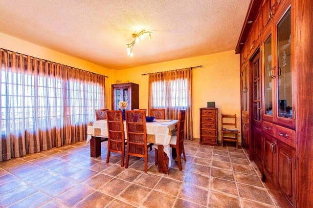 3 soveværelse Villa til salg i Chayofa, Arona - € 827.000 (Ref: 9000366)