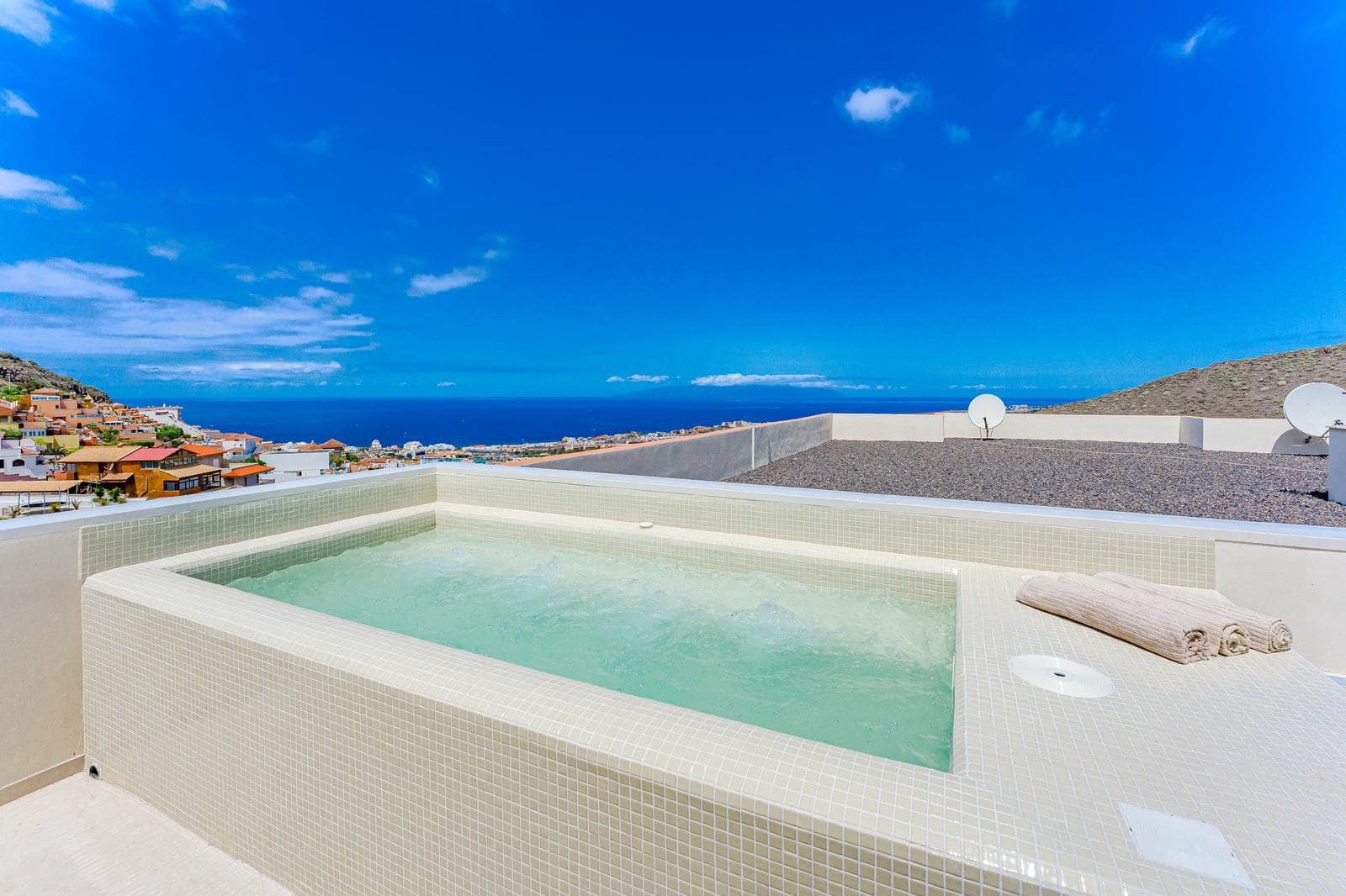 2 soveværelse Penthouse til salg i Torviscas med swimmingpool garage - € 650.000 (Ref: 9016404)