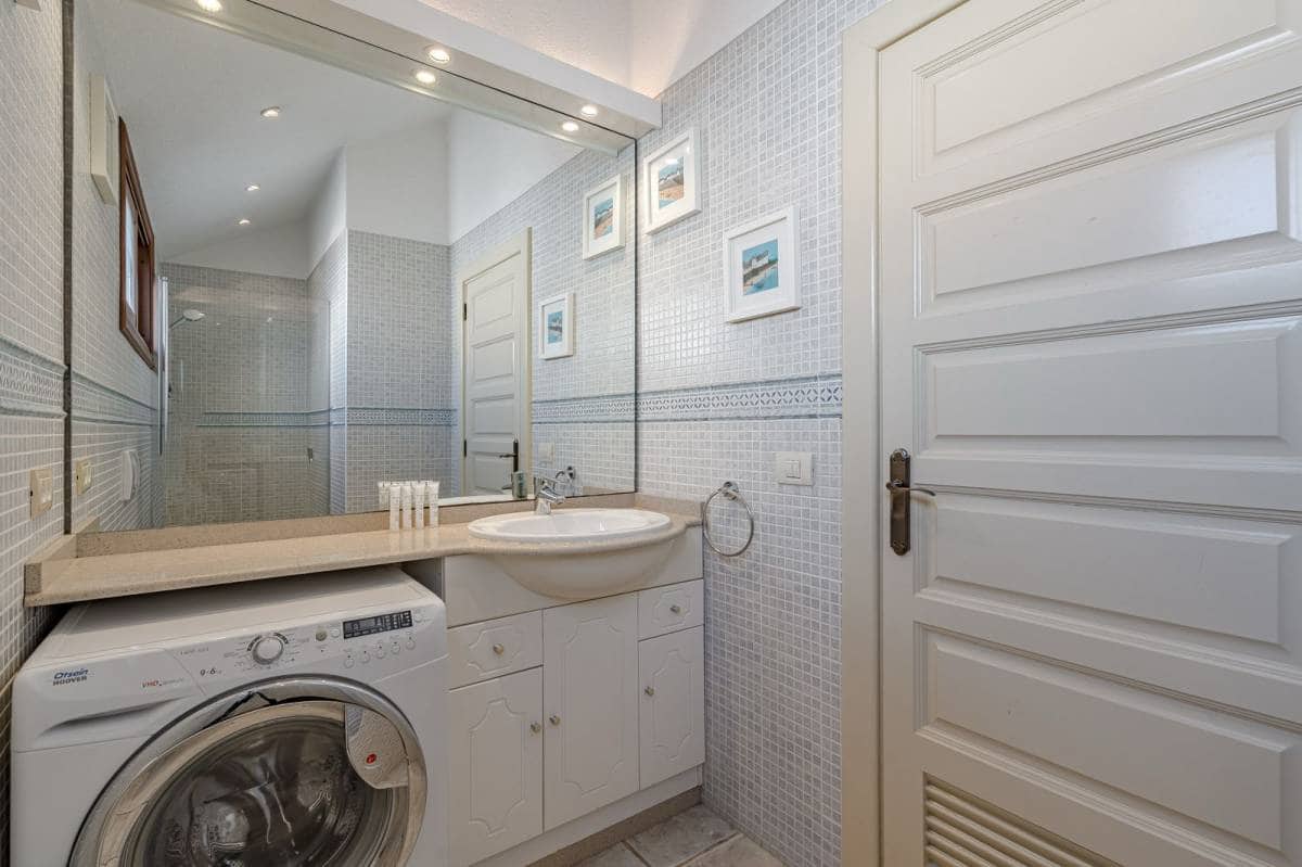 1 bedroom Apartment for sale in Playa de las Americas - € 535,000 (Ref: 9046381)