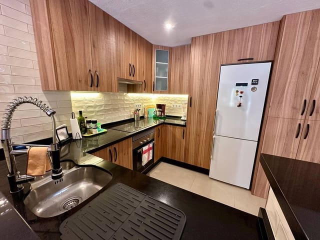 2 soveværelse Byhus til salg i Los Cristianos, Arona - € 495.000 (Ref: 9180094)