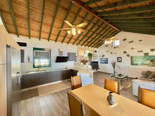 3 bedroom Finca/Country House for sale in Vera de Erques, Guía de Isora - € 940,000 (Ref: 9216031)