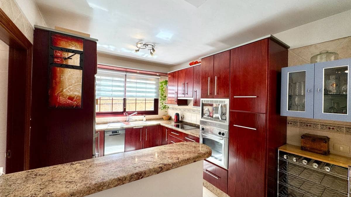 3 bedroom Villa for sale in Arona - € 490,000 (Ref: 9228050)