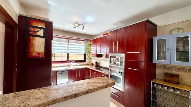 3 sovrum Villa till salu i Arona - 490 000 € (Ref: 9228050)