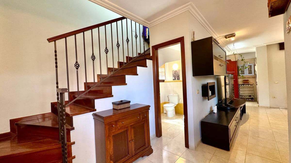 3 bedroom Villa for sale in Arona - € 490,000 (Ref: 9228050)