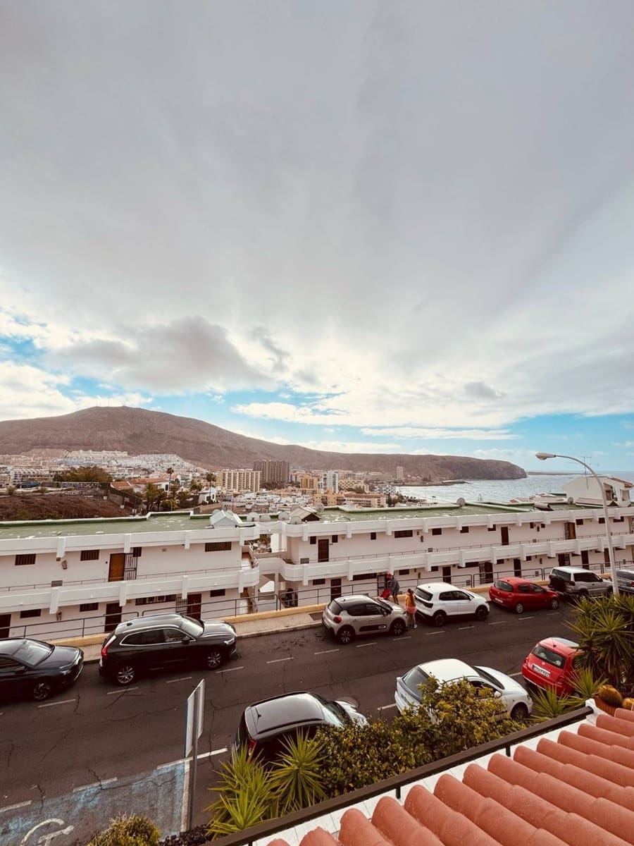 Apartamento de 2 habitaciones en Los Cristianos en venta - 385.000 € (Ref: 9235769)