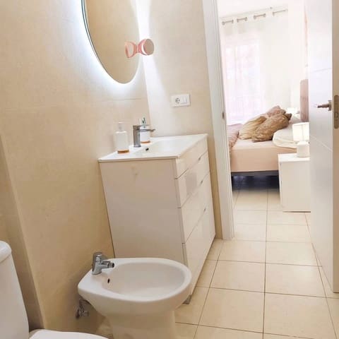 Apartamento de 4 habitaciones en Playa de Fañabé Alto, Adeje en venta - 396.000 € (Ref: 9298835)