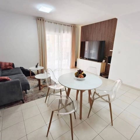 Apartamento de 4 habitaciones en Playa de Fañabé Alto, Adeje en venta - 396.000 € (Ref: 9298835)