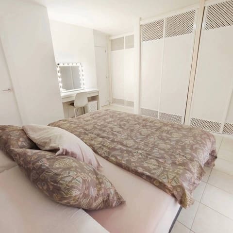 Apartamento de 4 habitaciones en Playa de Fañabé Alto, Adeje en venta - 396.000 € (Ref: 9298835)