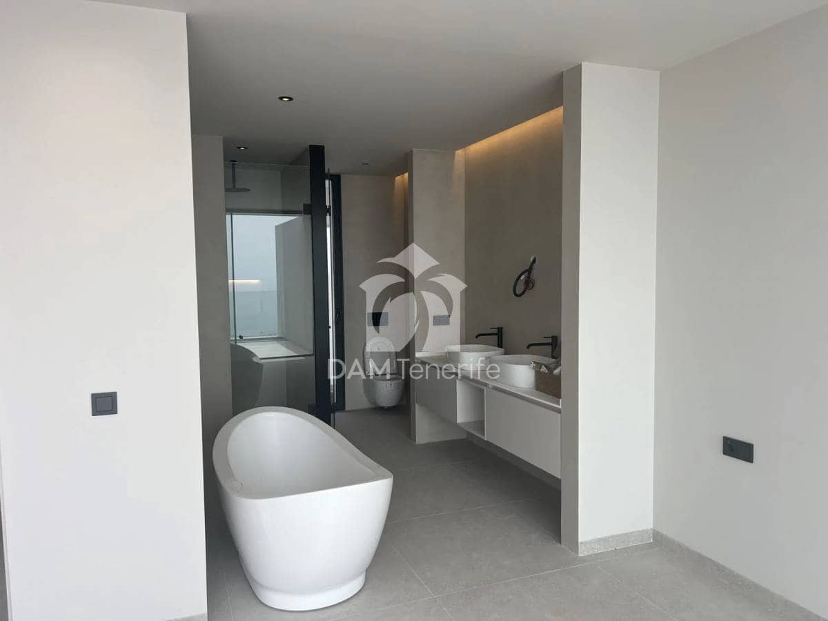 6 bedroom Villa for sale in Roque del Conde with pool garage - € 2,400,000 (Ref: 9352178)