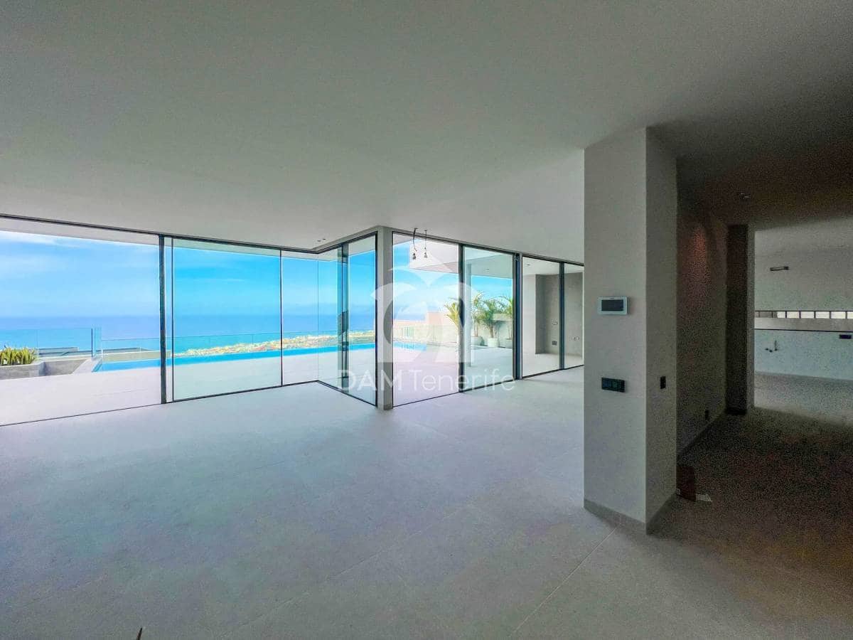 6 bedroom Villa for sale in Roque del Conde with pool garage - € 2,400,000 (Ref: 9352178)