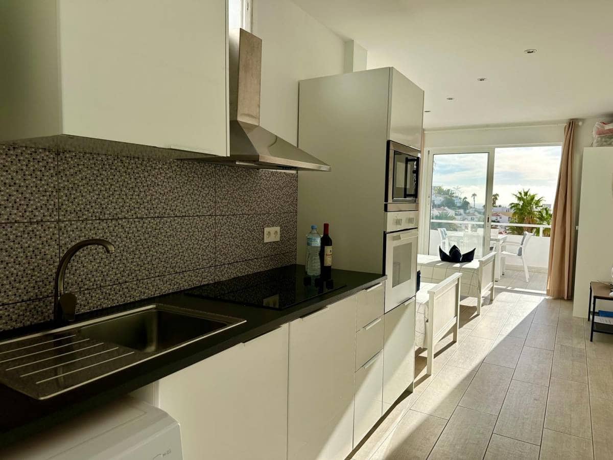 Apartment for sale in Costa Adeje - € 250,000 (Ref: 9356484)