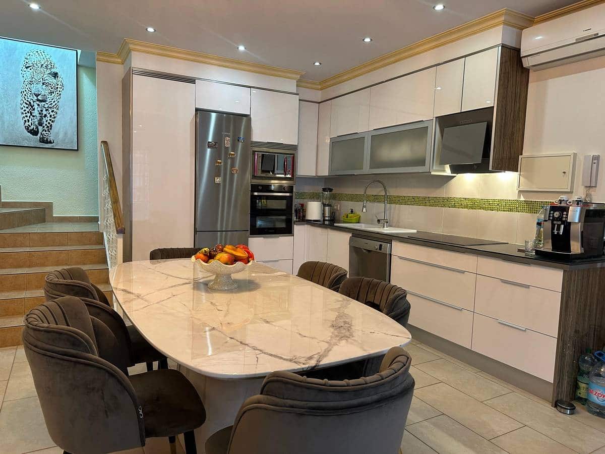 3 makuuhuone Bungalow myytävänä paikassa Costa Adeje - 850 000 € (Ref: 9454890)