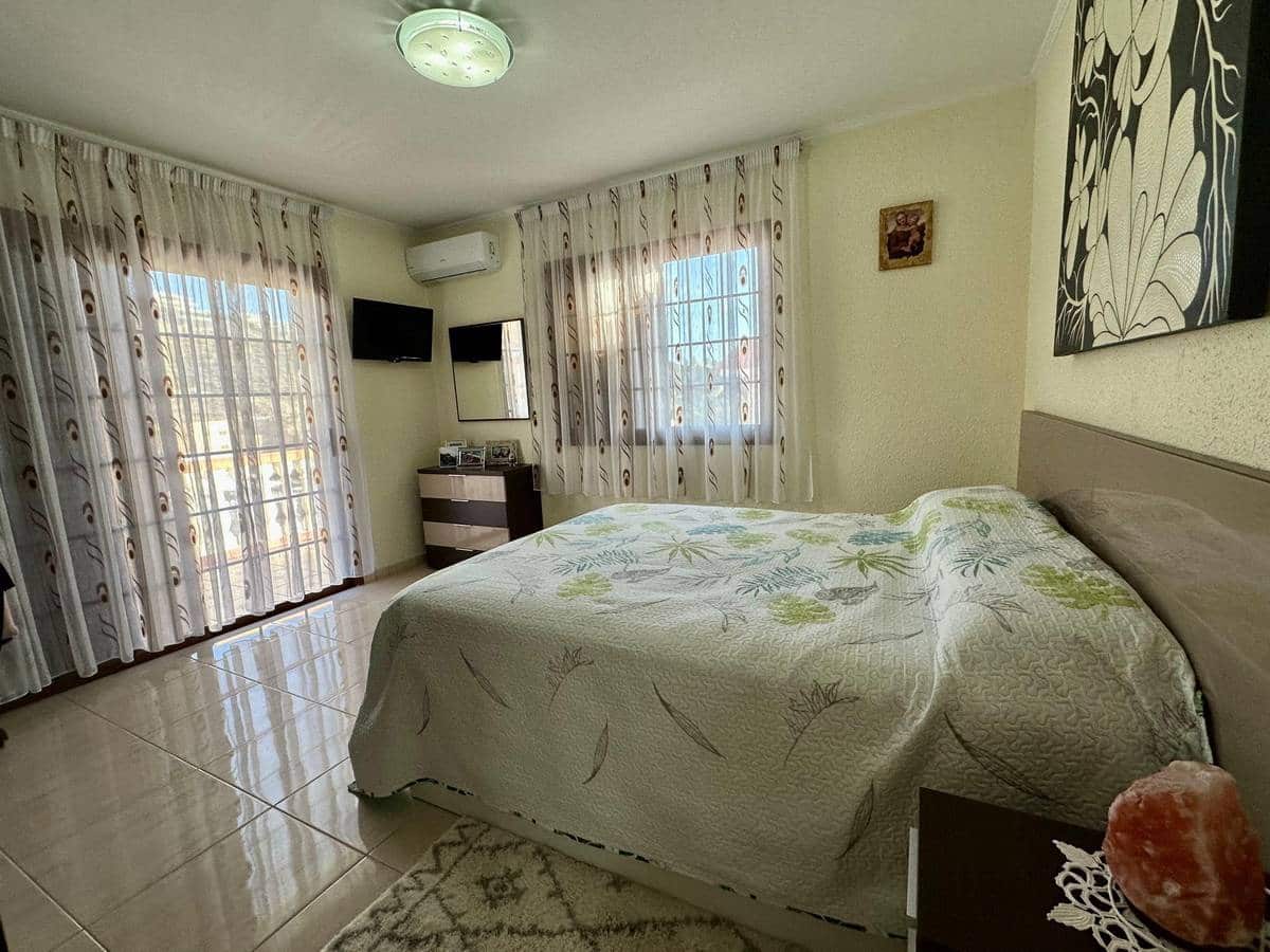 3 makuuhuone Bungalow myytävänä paikassa Costa Adeje - 850 000 € (Ref: 9454890)