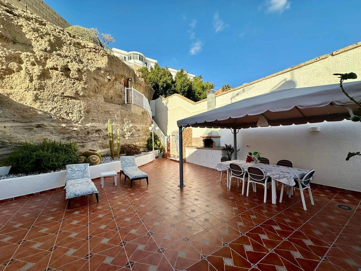 3 makuuhuone Bungalow myytävänä paikassa Costa Adeje - 850 000 € (Ref: 9454890)