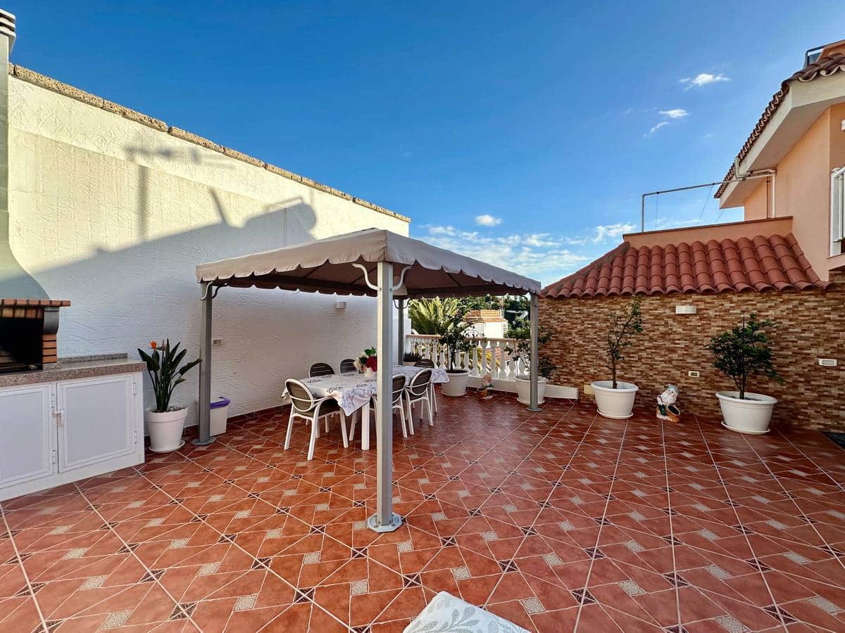 3 makuuhuone Bungalow myytävänä paikassa Costa Adeje - 850 000 € (Ref: 9454890)