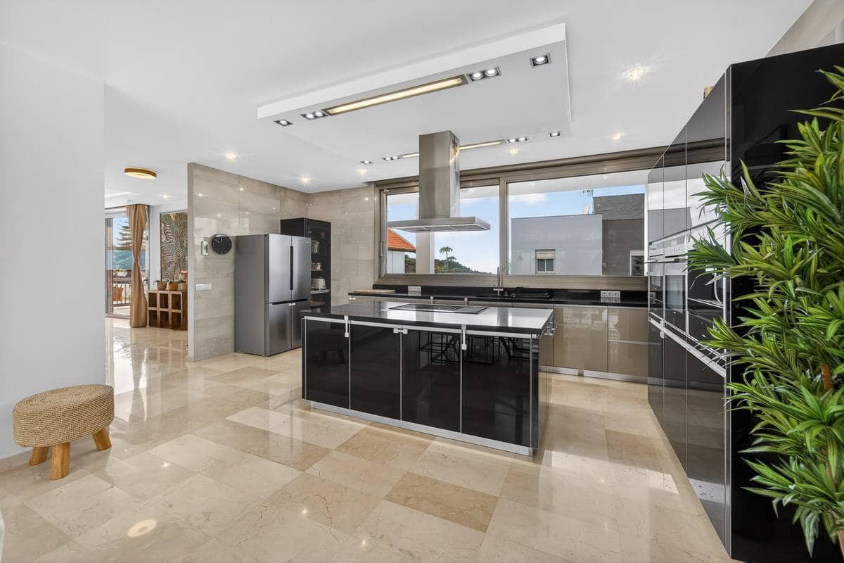 5 bedroom Villa for sale in Roque del Conde - € 2,300,000 (Ref: 9500652)