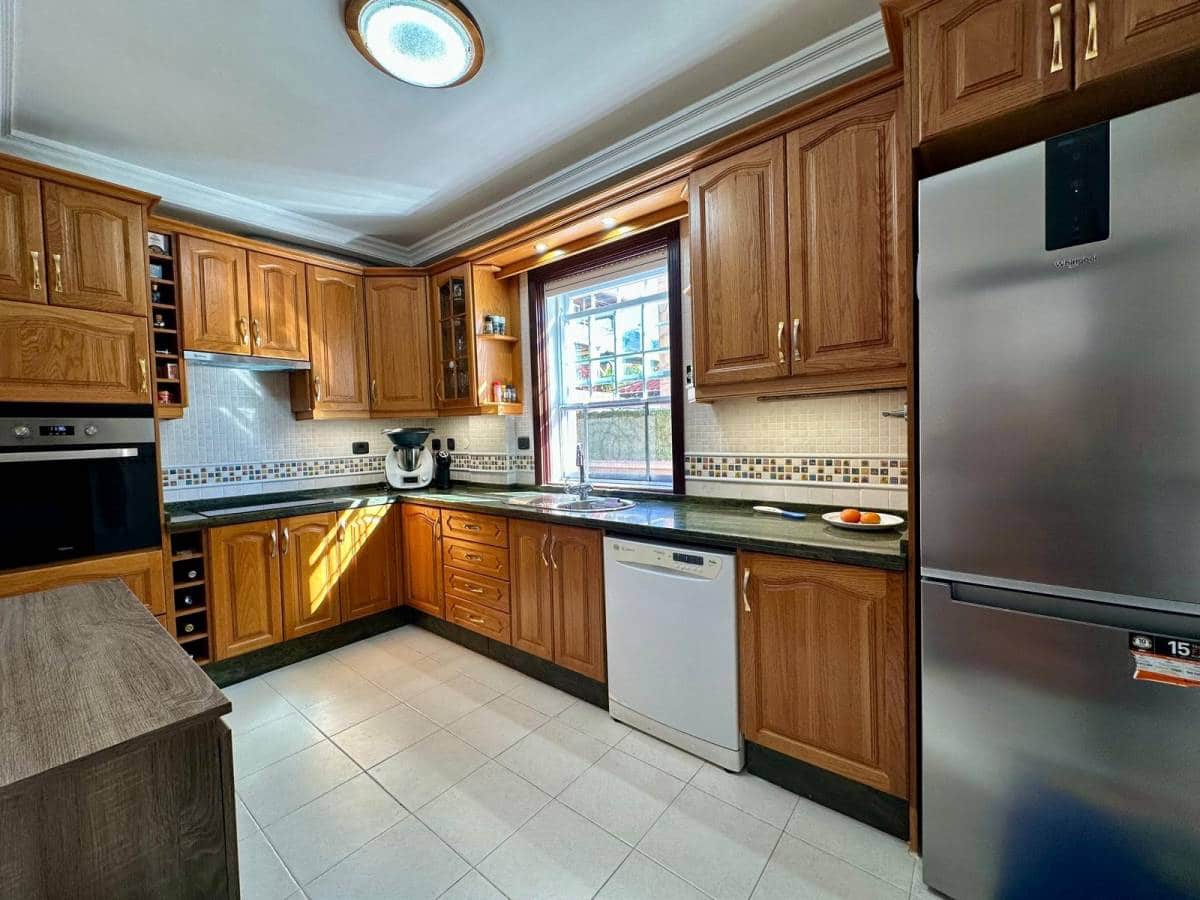 4 Zimmer Villa zu verkaufen in Adeje - 685.000 € (Ref: 9547154)