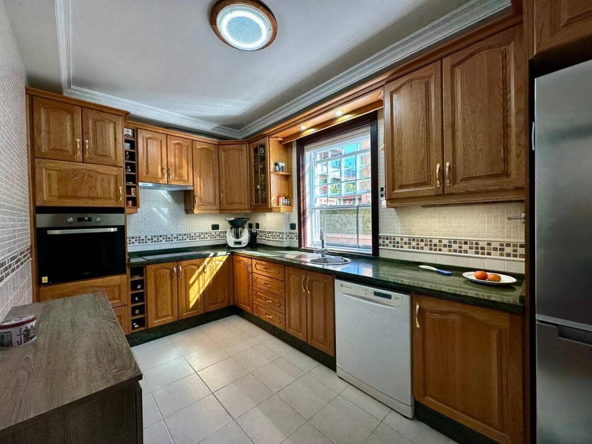 4 Zimmer Villa zu verkaufen in Adeje - 685.000 € (Ref: 9547154)