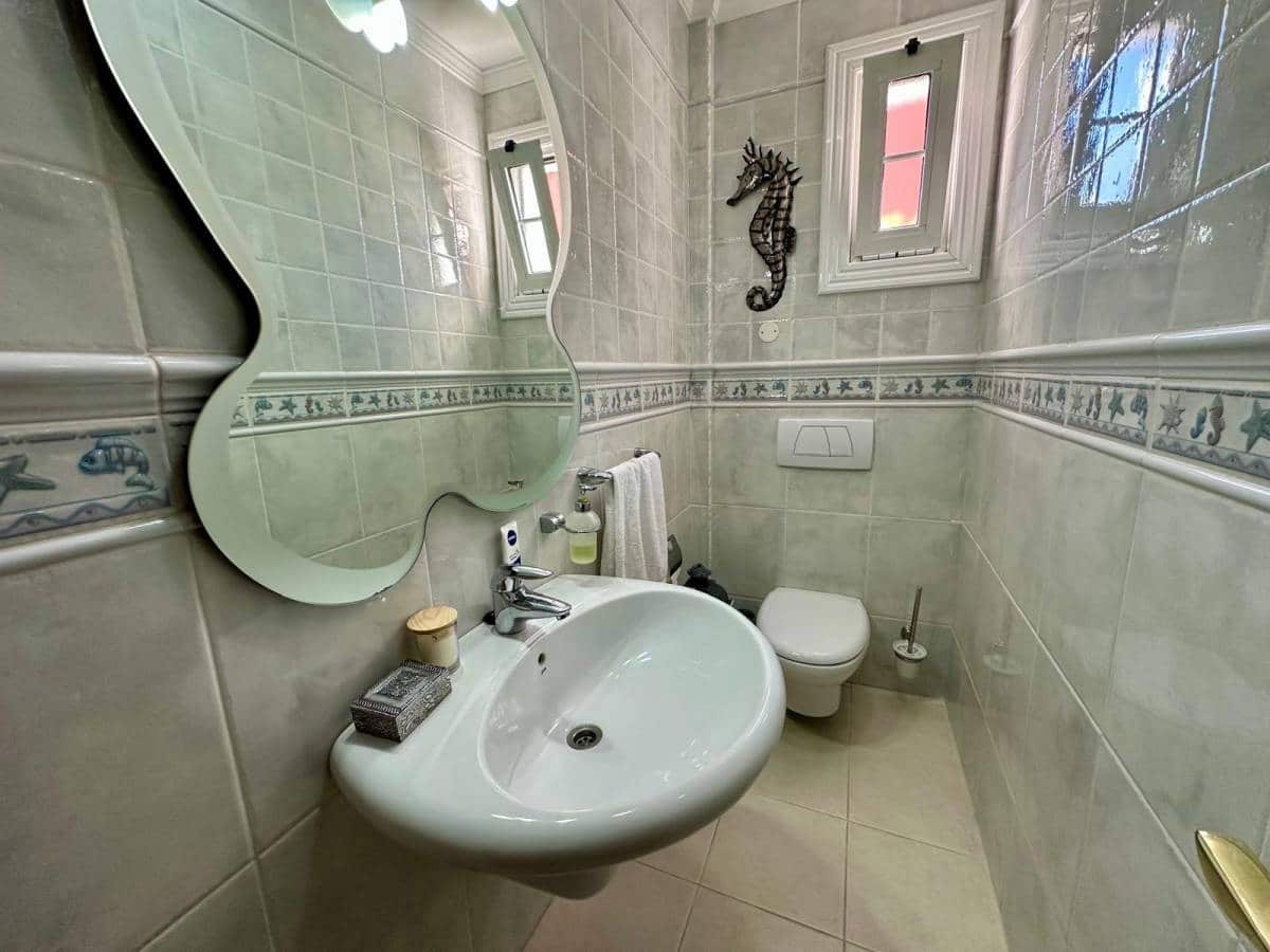 4 Zimmer Villa zu verkaufen in Adeje - 685.000 € (Ref: 9547154)