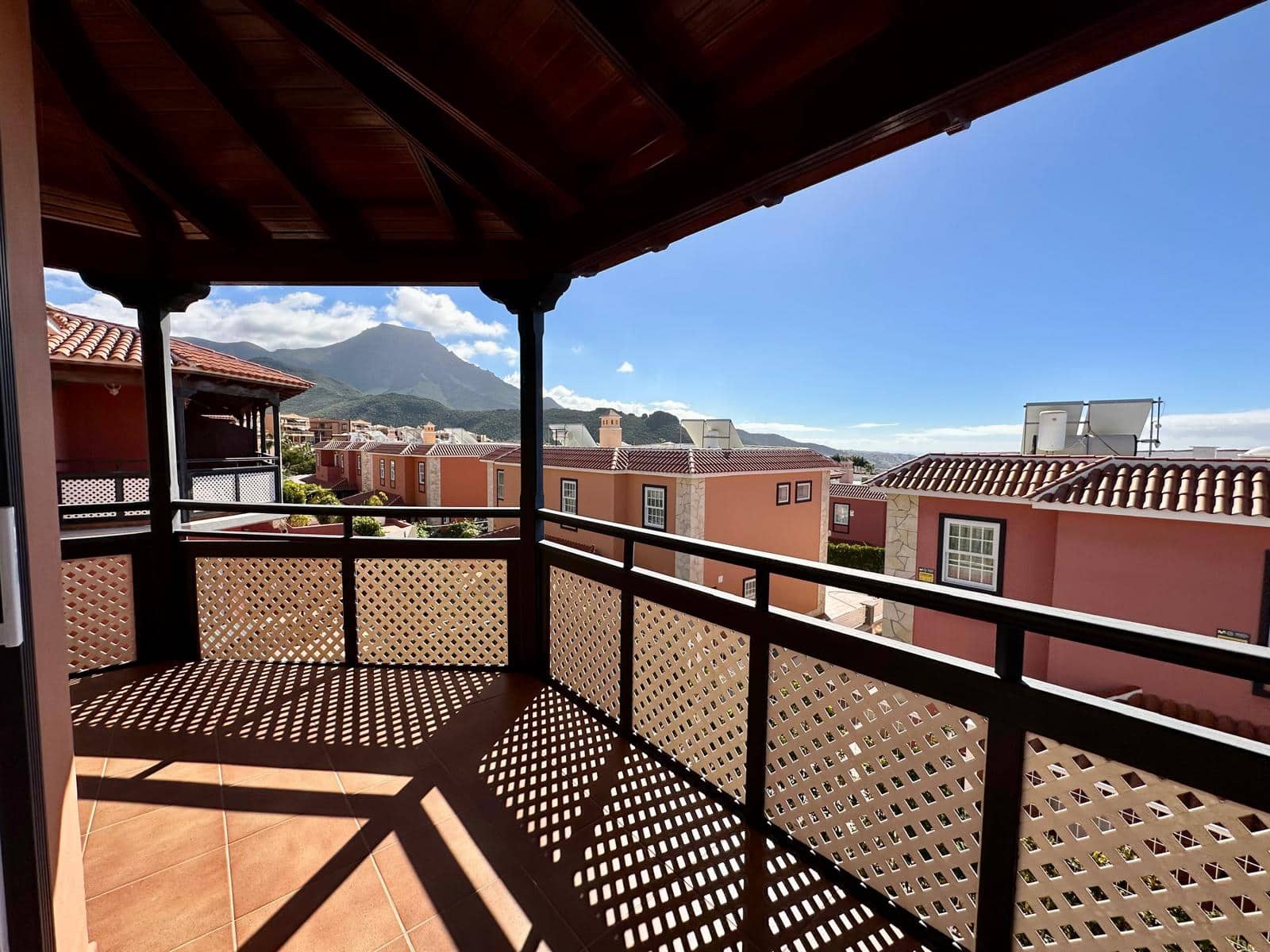 4 Zimmer Villa zu verkaufen in Adeje - 685.000 € (Ref: 9547154)