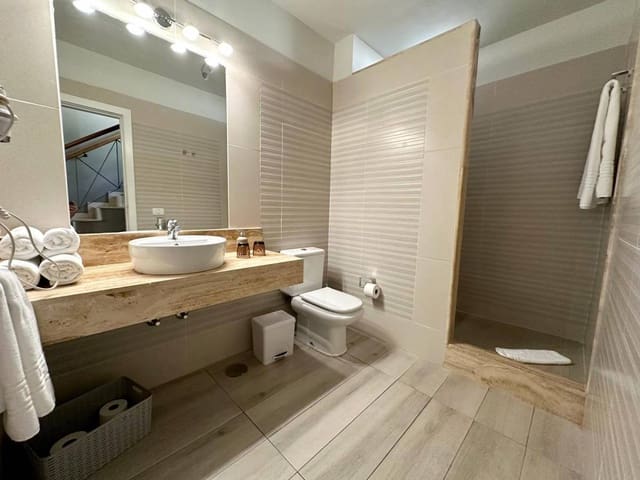 1 quarto Apartamento para venda em Los Cristianos, Arona - 320 000 € (Ref: 9638000)