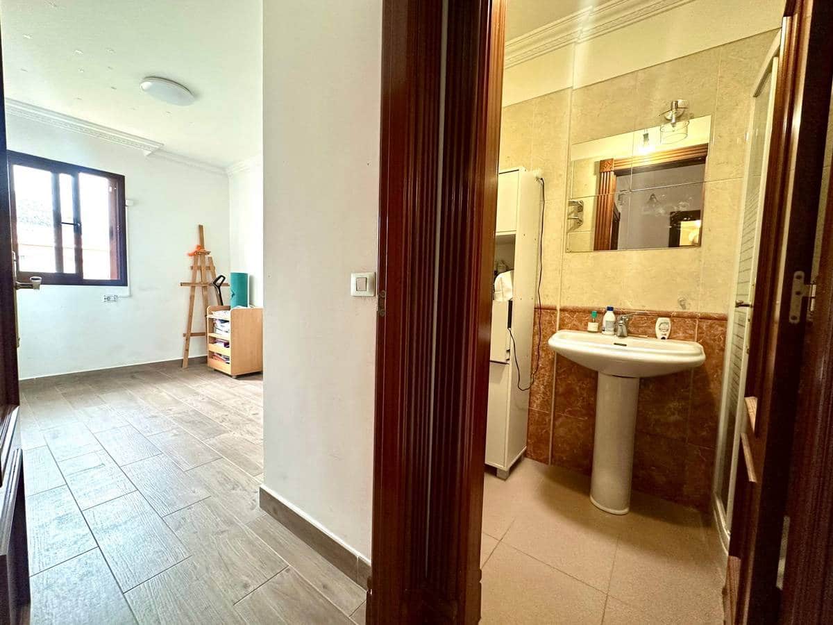 3 makuuhuone Huoneisto myytävänä paikassa Costa Adeje - 410 000 € (Ref: 9672179)