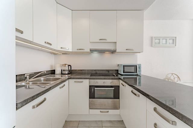 2 soverom Leilighet til salgs i Los Cristianos, Arona - € 650 000 (Ref: 9675991)