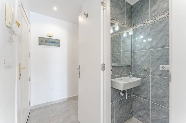 2 soverom Leilighet til salgs i Los Cristianos, Arona - € 650 000 (Ref: 9675991)