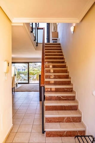 2 soveværelse Lejlighed til salg i Playa del Duque, Adeje - € 1.070.000 (Ref: 9685639)