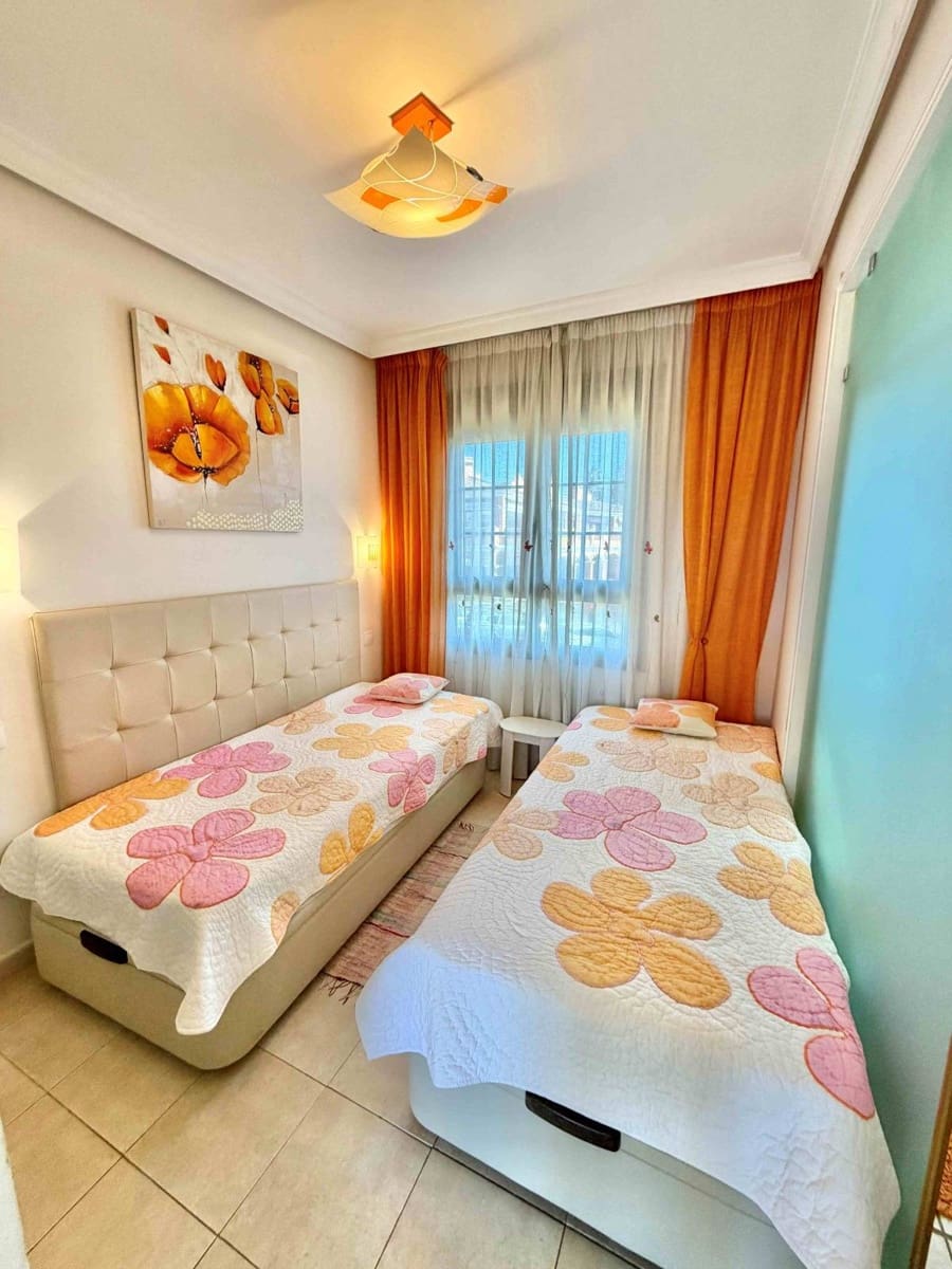 2 soveværelse Lejlighed til salg i Playa del Duque - € 1.070.000 (Ref: 9685639)