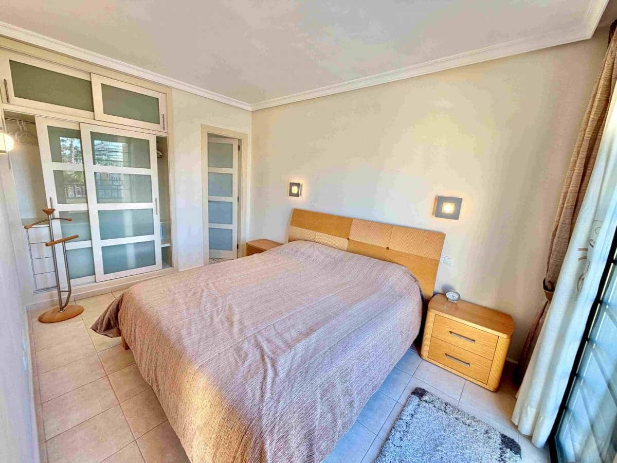 2 soveværelse Lejlighed til salg i Playa del Duque - € 1.070.000 (Ref: 9685639)