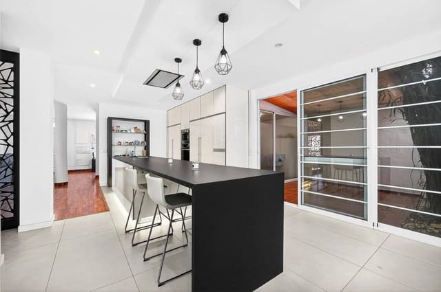 5 makuuhuone Huvila myytävänä paikassa Los Cristianos, Arona - 1 790 000 € (Ref: 9697879)