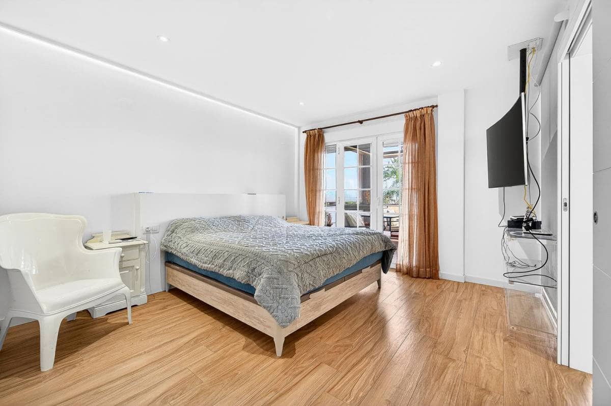 5 makuuhuone Huvila myytävänä paikassa Los Cristianos - 1 790 000 € (Ref: 9697879)