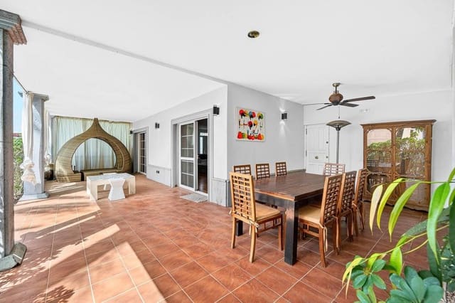 5 makuuhuone Huvila myytävänä paikassa Los Cristianos, Arona - 1 790 000 € (Ref: 9697879)