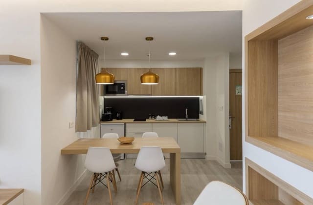 1 makuuhuone Huoneisto myytävänä paikassa Los Cristianos, Arona - 225 000 € (Ref: 9807194)