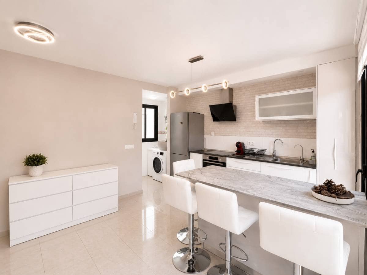 2 bedroom Apartment for sale in Adeje - € 274,900 (Ref: 9826811)
